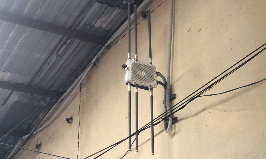 Những cục phát wifi miễn phí được TP Đà Nẵng lắp đặt tại các khu nhà trọ của sinh viên, công nhân trên địa bàn quận Liên Chiểu. Những cục phát wifi miễn phí được TP Đà Nẵng lắp đặt tại các khu nhà trọ của sinh viên, công nhân trên địa bàn quận Liên Chiểu.