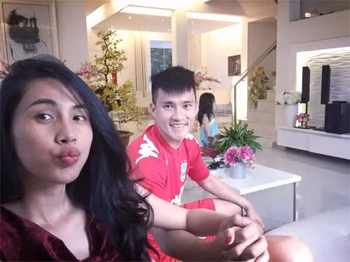 vo chong ha kieu anh lan dau chup anh du mat cac con - 8