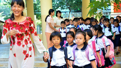 Học sinh Hà Tĩnh tựu trường ngày 25/8
