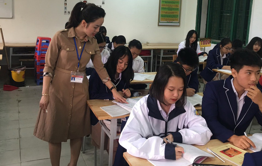 Cô Đỗ Thu Hà gây hứng thú cho HS khi ứng dụng công nghệ thành công trong dạy học Cô Đỗ Thu Hà gây hứng thú cho HS khi ứng dụng công nghệ thành công trong dạy học