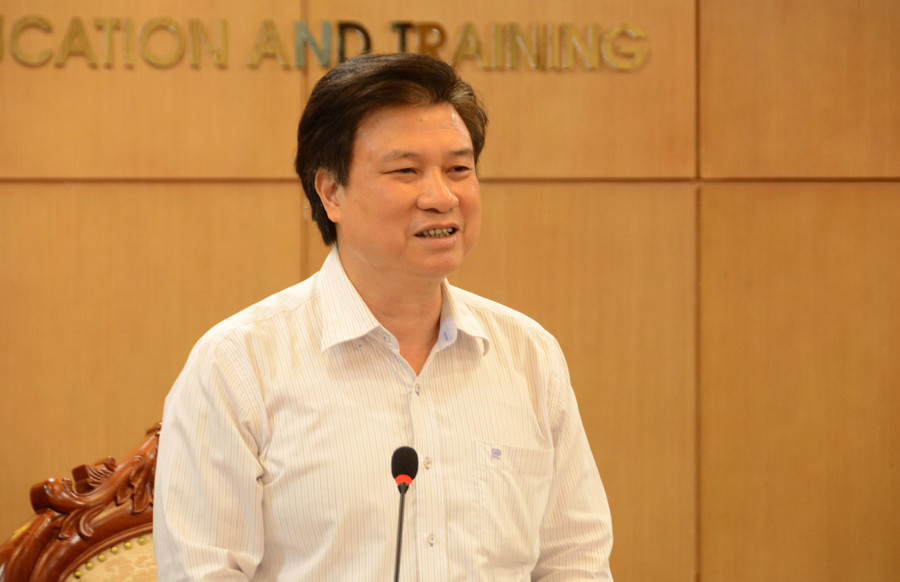 Thứ trưởng Bộ GD&amp;ĐT Nguyễn Hữu Độ phát biểu tại buổi làm việc.