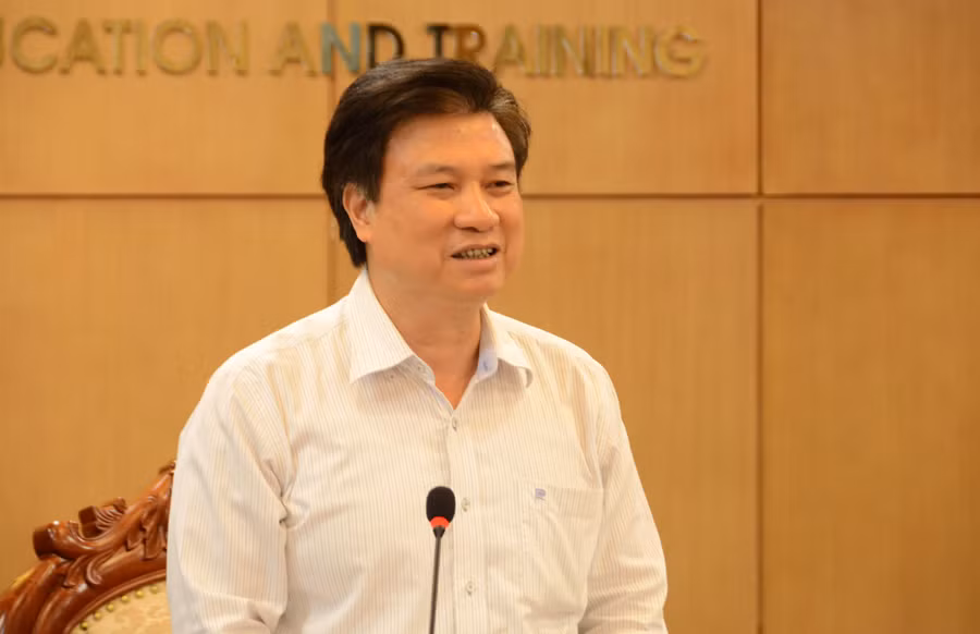 Thứ trưởng Bộ GD&ĐT Nguyễn Hữu Độ phát biểu tại buổi làm việc. Thứ trưởng Bộ GD&ĐT Nguyễn Hữu Độ phát biểu tại buổi làm việc.