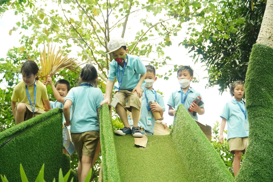 Hoạt động trải nghiệm của học sinh khối phổ thông của EQuest. Hoạt động trải nghiệm của học sinh khối phổ thông của EQuest.