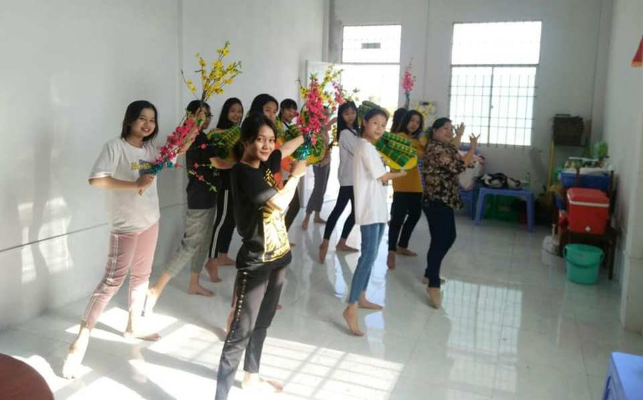 Tuy không trực tiếp mở lớp cổ nhạc để truyền dạy, song đến nay, Nghệ nhân Trâm Anh có rất nhiều học trò được chị dạy theo kiểu “truyền nghề”