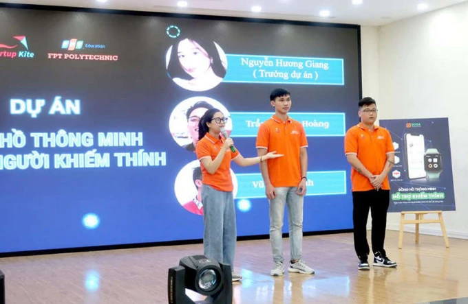 Nhóm sinh viên Trường Cao đẳng FPT Polytechnic tham gia bán kết cuộc thi.