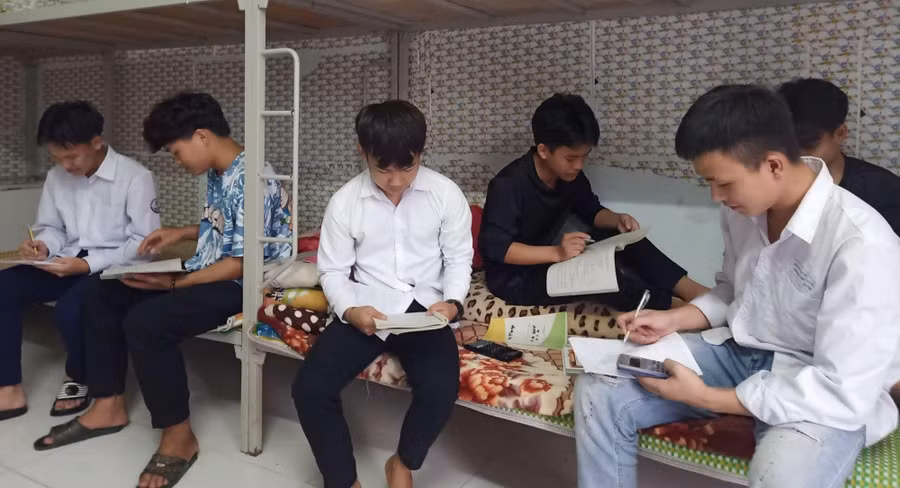 Học sinh dự thi tại Trường THPT Than Uyên (Lai Châu) được bố trí ăn, nghỉ nội trú tại trường.
