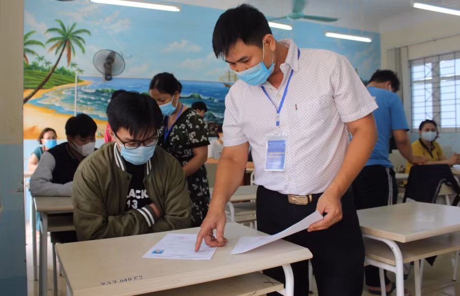 Thí sinh tại Điện Biên đã đến làm thủ tục dự thi an toàn.