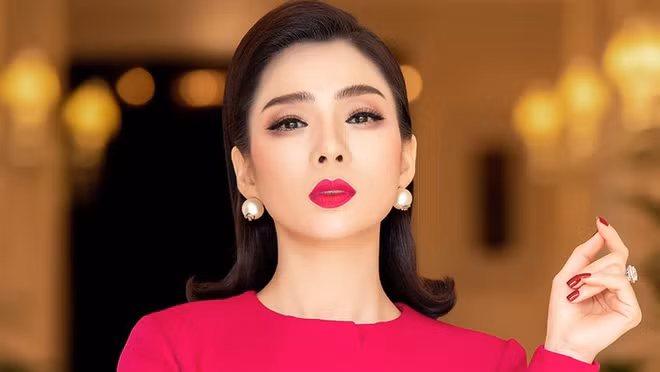 Này 30/10, Lệ Quyên thừa nhận đã ly hôn chồng.