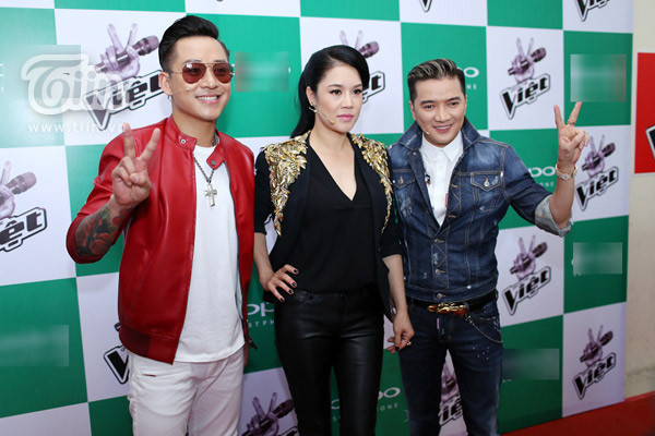 Mr Đàm tặng Mỹ Tâm gấu bông ảnh 1 Đàm Vĩnh Hưng tình tứ tặng gấu bông cho Mỹ Tâm