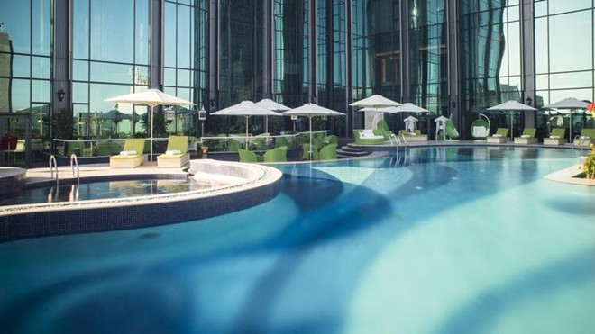 Reverie Saigon có một bể bơi chính, một bể bơi dành cho trẻ em và một bồn sục. Reverie Saigon có một bể bơi chính, một bể bơi trẻ em và một bồn sục.