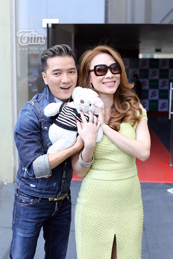 Mr Đàm tặng Mỹ Tâm gấu bông