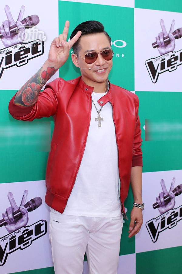 Mr Đàm tặng Mỹ Tâm gấu bông ảnh 9 Đàm Vĩnh Hưng tình tứ tặng gấu bông cho Mỹ Tâm