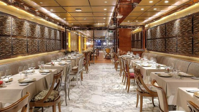 Nhà hàng R&J Italian Lounge & Restaurant được đặt tên từ tác phẩm “Romeo và Juliet” nổi tiếng. Tại đây phục vụ các món ăn truyền thống của Italy. Nhà hàng R&J Italian Lounge & Restaurant được đặt tên từ tác phẩm “Romeo và Juliet” nổi tiếng, tại đây phục vụ các món ăn truyền thống của Ý.