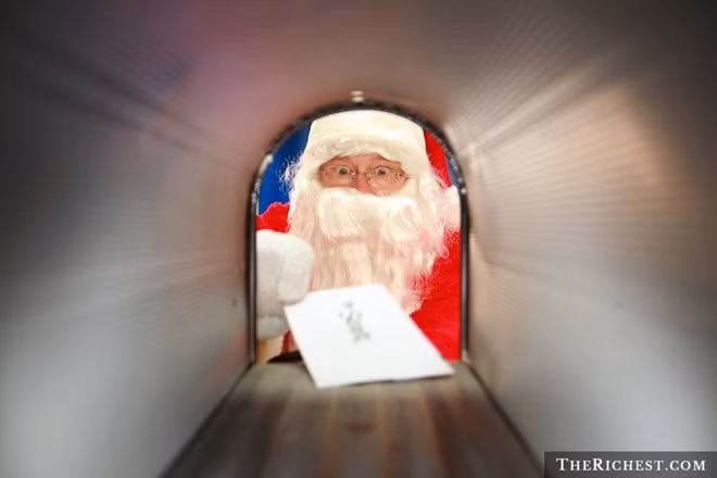 Dịch vụ Santa Mail đã mang lại 3,5 triệu USD trong 12 năm vừa qua. 10 cách làm giàu kỳ quặc nhất thế giới