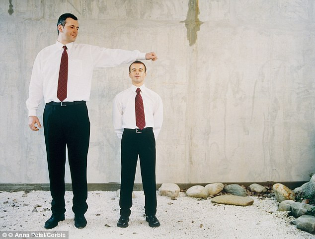 Người cao 1m50 có nguy cơ mắc bệnh tim mạch vành cao hơn khoảng 32% so với người có chiều cao 1m7. Ảnh Daily Mail. Người cao 1m50 có nguy cơ mắc bệnh tim mạch vành cao hơn khoảng 32% so với người có chiều cao 1m7. Ảnh Daily Mail.