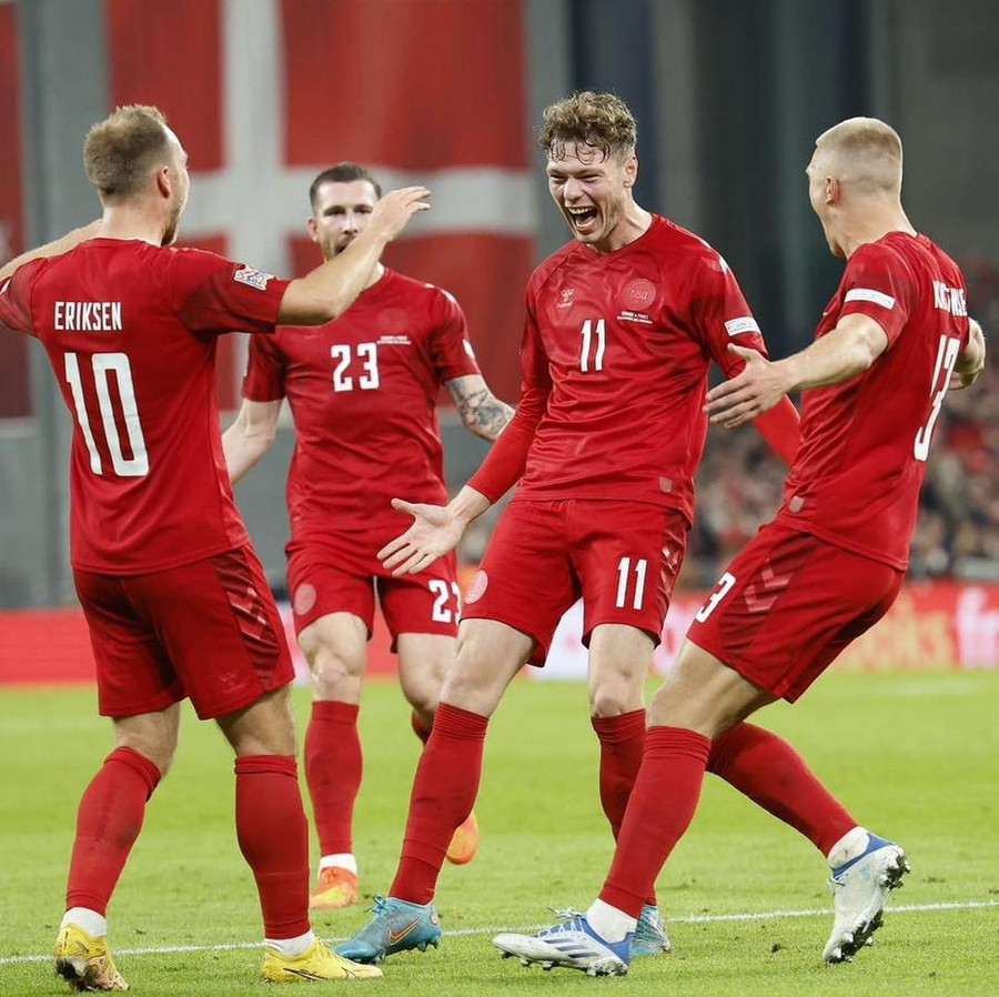 Cầu thủ Đan Mạch ăn mừng chiến thắng 2-0 trước đội tuyển Pháp ở trận đấu cuối cùng bảng A1 Nations League. Cầu thủ Đan Mạch ăn mừng chiến thắng 2-0 trước đội tuyển Pháp ở trận đấu cuối cùng bảng A1 Nations League.
