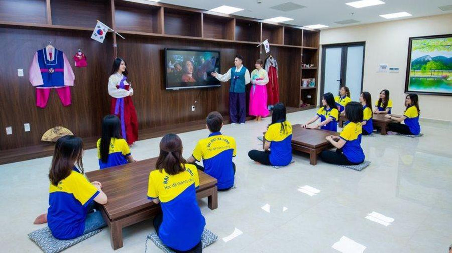 Sinh viên ngành Ngôn ngữ Hàn Quốc - Trường Đại học Hạ Long. Ảnh: Lê Hà Sinh viên ngành Ngôn ngữ Hàn Quốc - Trường Đại học Hạ Long. Ảnh: Lê Hà