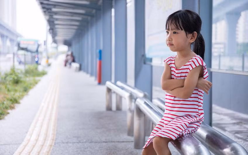 Quyết định sai sẽ giúp trẻ nhận được bài học và rút kinh nghiệm trong tương lai. Ảnh minh hoạ.