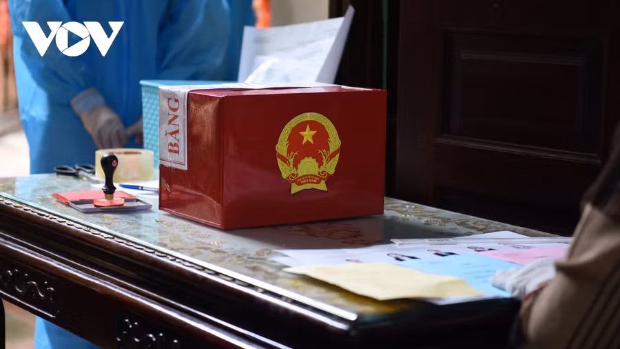 Hòm phiếu phụ được chuẩn bị sẵn sàng