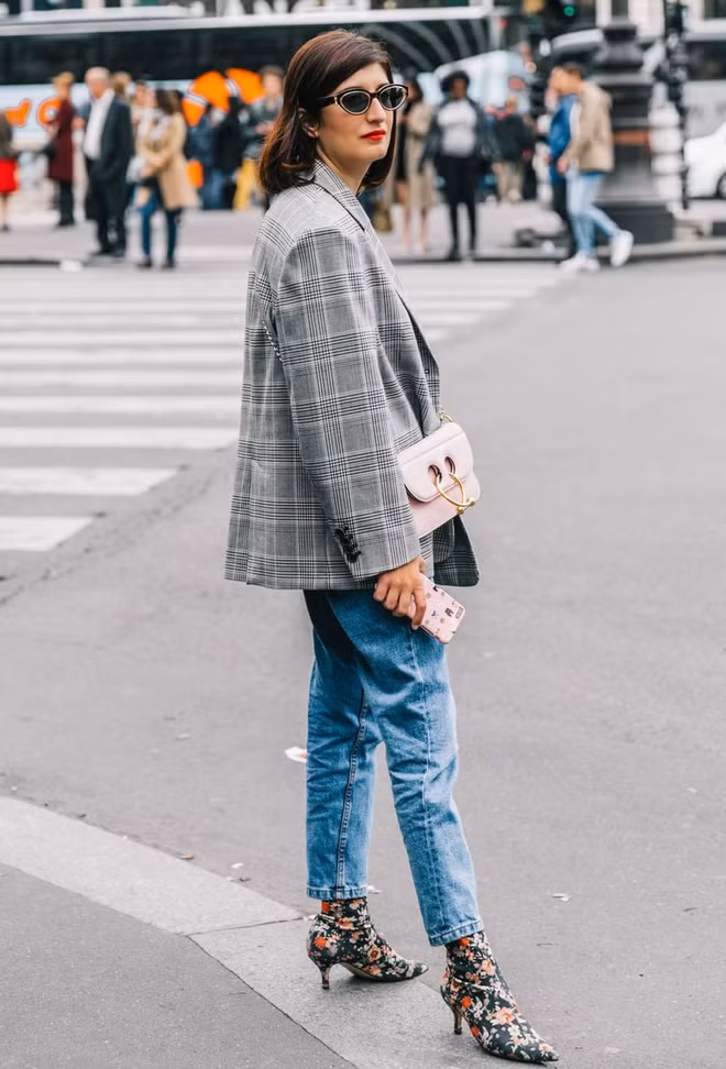 Cách phối đồ kẻ caro được các cô gái yêu thích ảnh 5