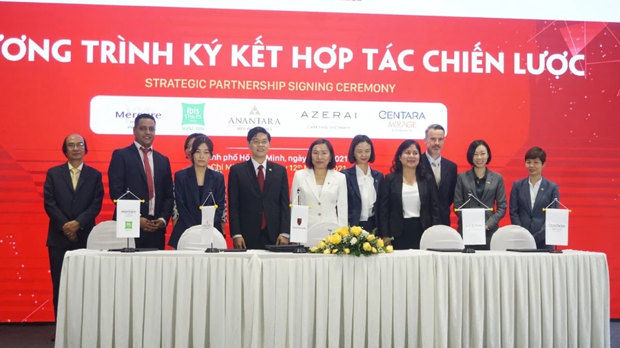 Nova Education Group kí kết hợp tác chiến lược với các đối tác tại lễ ra mắt ngày 12/3