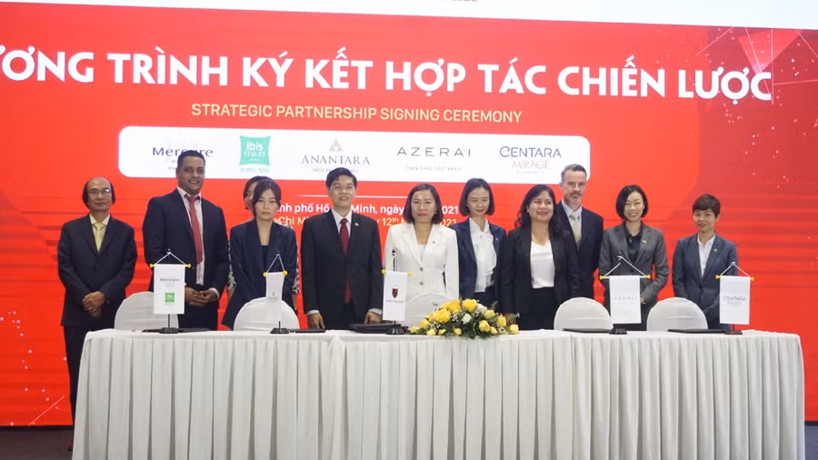 Nova Education Group kí kết hợp tác chiến lược với các đối tác tại lễ ra mắt ngày 12/3