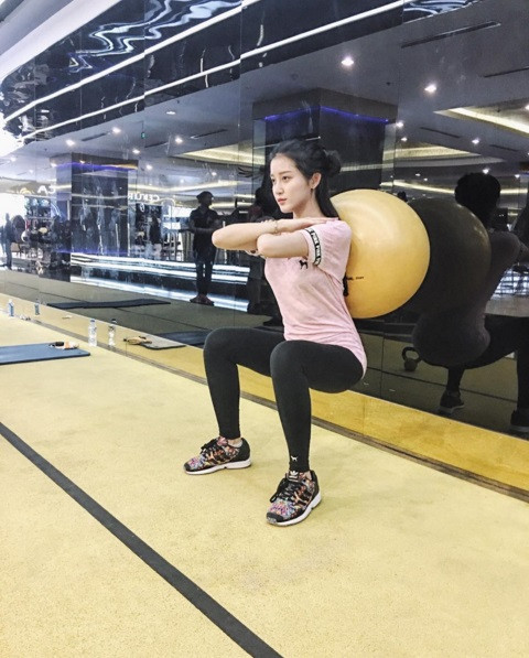 Hà Tăng, Hà Hồ, Kỳ Duyên tập gym cũng khiến người nhìn... bỏng mắt ảnh 14 ha tang, ha ho, ky duyen sexy bong mat o phong tap - 14
