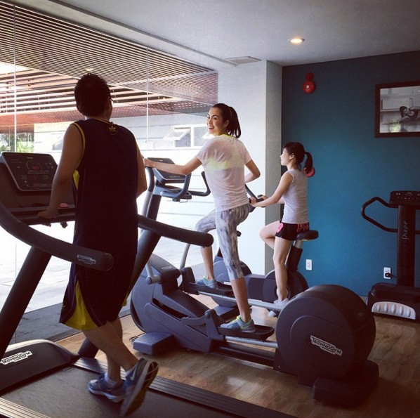 Hà Tăng, Hà Hồ, Kỳ Duyên tập gym cũng khiến người nhìn... bỏng mắt ảnh 3 ha tang, ha ho, ky duyen sexy bong mat o phong tap - 3