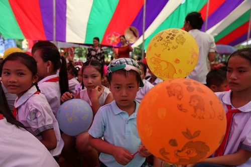 Gần 1.000 học sinh tiêu biểu đến từ tất cả các trường tiểu học trên toàn huyện Như Thanh vui đón Trung thu sớm