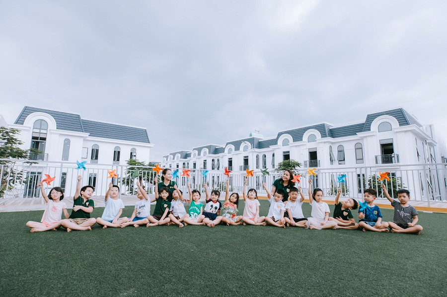 Iris School sở hữu cơ sở vật chất hiện đại và tiện nghi đồng bộ với khu đô thị Crown Villas