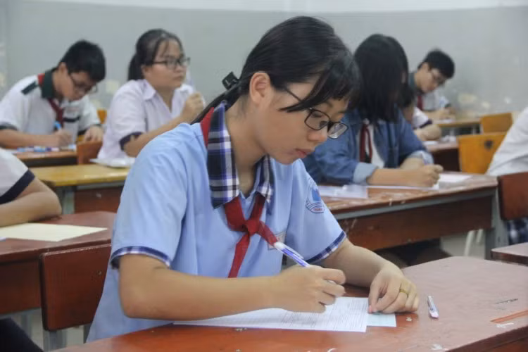 Học sinh lớp 9 tham dự kỳ tuyển sinh vào lớp 10 công lập tại TPHCM năm 2019. Ảnh: P.Nga 