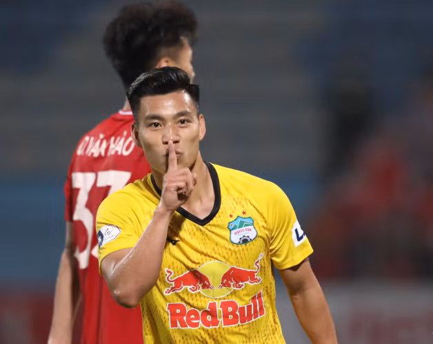 Văn Thanh ghi 2 bàn trong trận HAGL thắng Viettel 3-0 tại Hàng Đẫy.