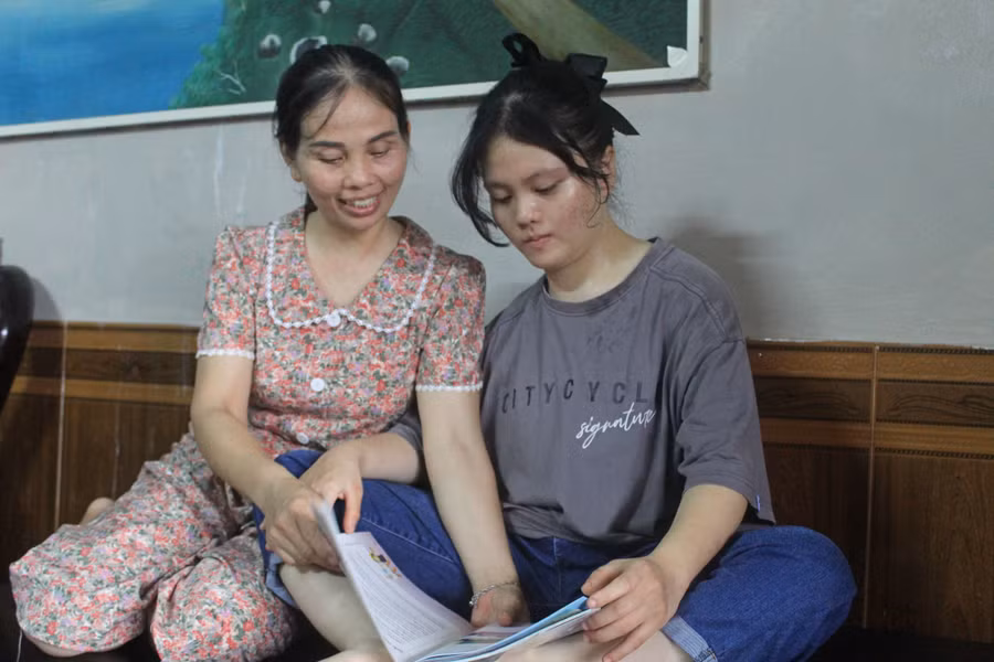 Lê Thị Liên và mẹ. 