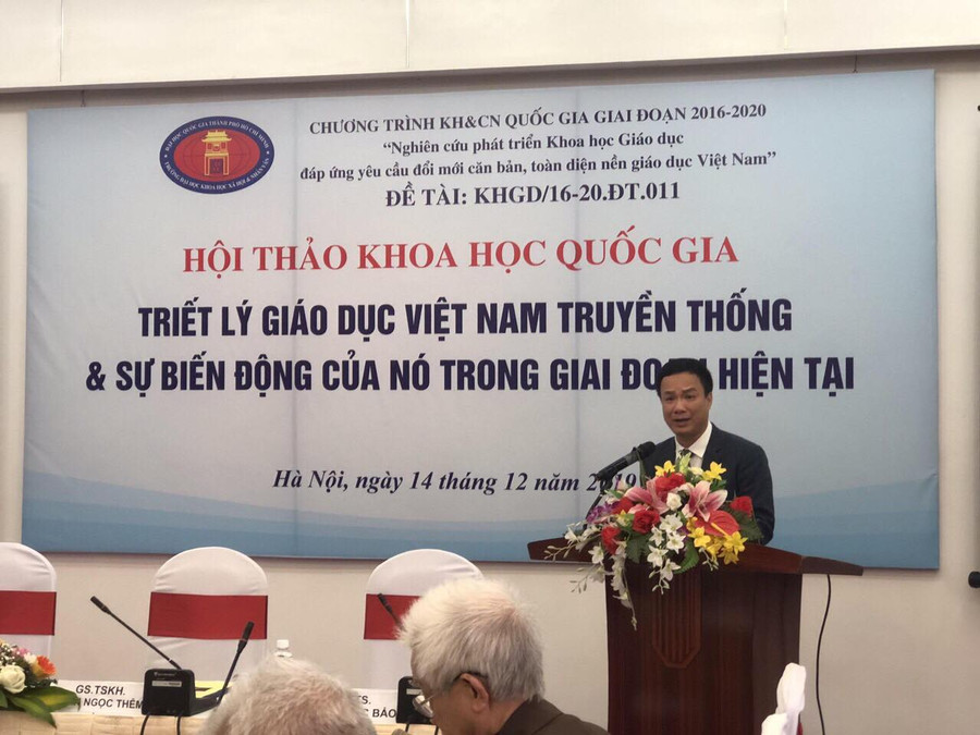 PGS.TS Triệu Thế Hùng phát biểu tại hội thảo.