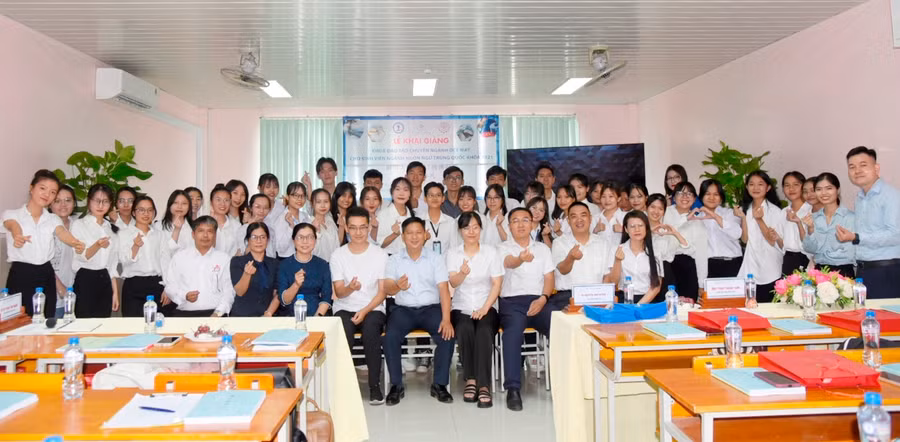 Trường ĐH Đồng Tháp khai giảng khóa đào tạo chuyên ngành dệt may cho SV ngành Ngôn ngữ Trung Quốc.