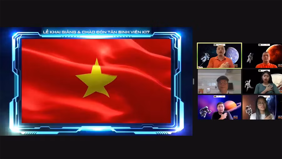 Toàn thể cán bộ, tân sinh viên “tay phải đặt lên ngực trái” hát Quốc ca.