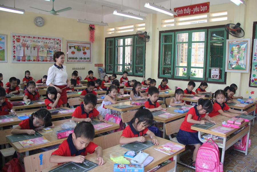 Đề xuất “bỏ biên chế suốt đời” khiến nhiều giáo viên tâm tư, lo lắng. Ảnh: T.G