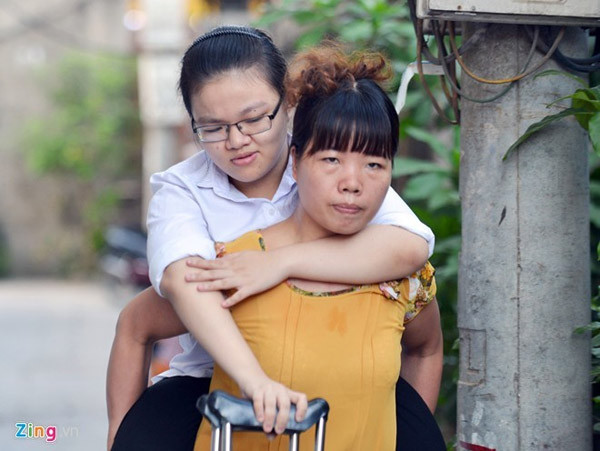 Điểm thi của cô gái xương thủy tinh nữ sinh rửa xe thuê