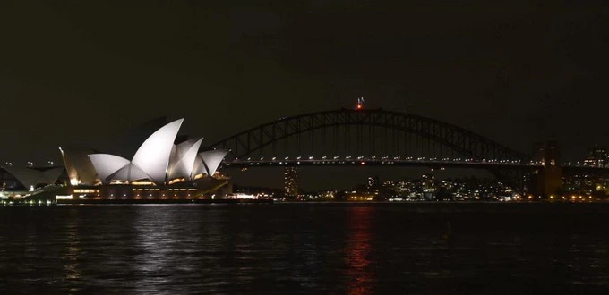 Nhà hát Opera và cầu cảng Sydney (Úc) tắt đèn hưởng ứng Giờ Trái đất 2014