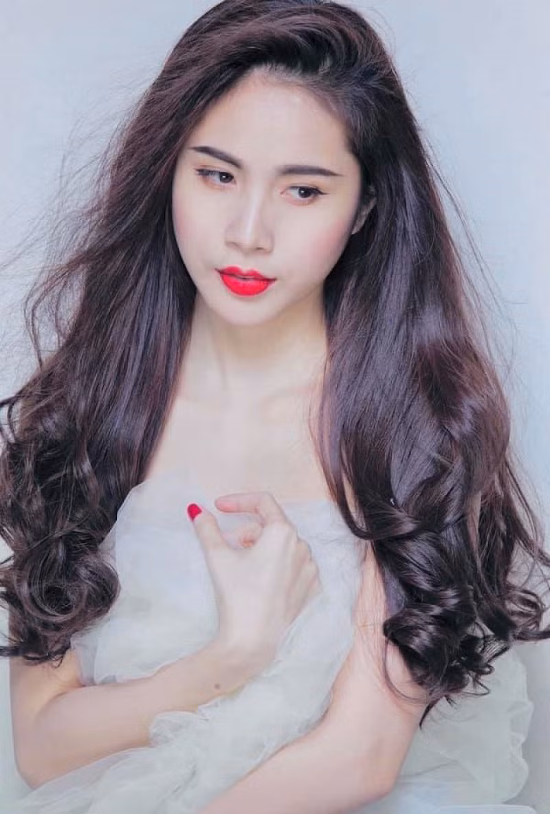 Thủy Tiên đang vướng scandal "ăn chặn tiền từ thiện". Ảnh: ITN.