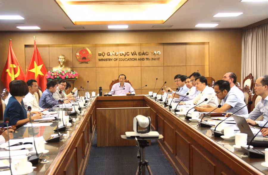 Thứ trưởng Bộ GD&ĐT Phạm Ngọc Thưởng chủ trì buổi làm việc với các bộ/ngành về kế hoạch thực hiện Nghị quyết số 686/NQ-UBTVQH15.