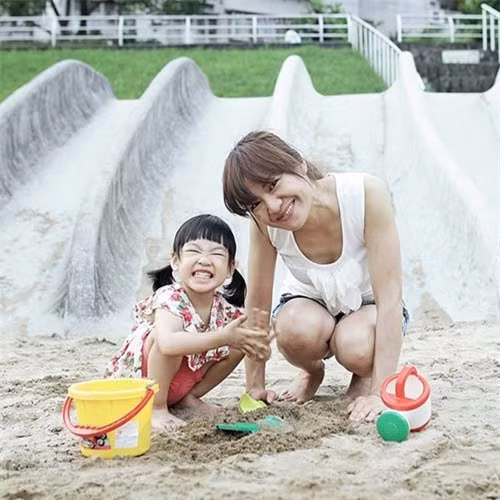 Là con gái, con có quyền làm tất cả những gì mình thích (ảnh minh họa)