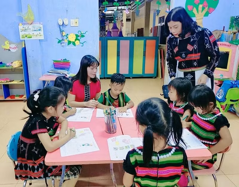 Cô trò Trường Mầm non Hồng Thủy, Thừa Thiên - Huế.