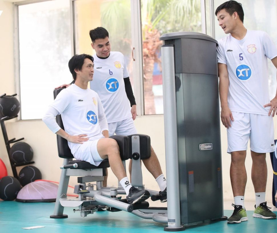 Tuấn Anh (trái) tập cùng các đồng đội ở câu lạc bộ Nam Định. Ảnh: INT. Tuấn Anh (trái) tập cùng các đồng đội ở câu lạc bộ Nam Định. Ảnh: INT.