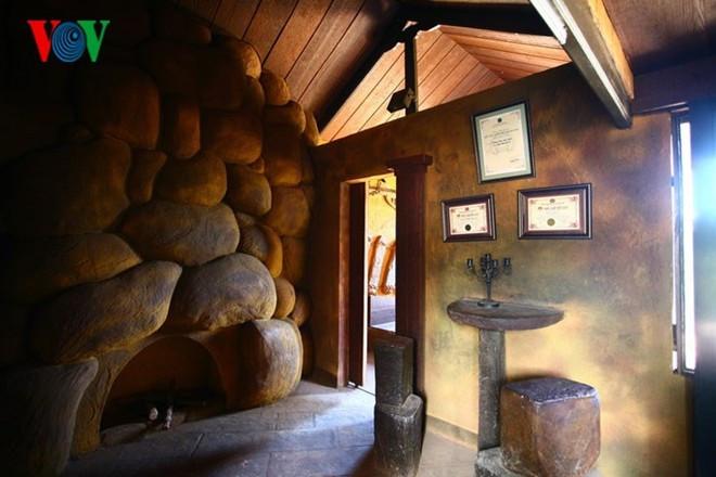 Ngôi nhà đất đỏ độc đáo duy nhất ở Việt Nam