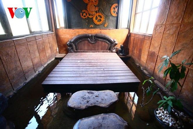 Ngôi nhà đất đỏ độc đáo duy nhất ở Việt Nam