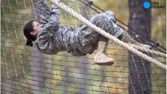 Bộ ảnh về 2 cô gái tạo nên lịch sử quân sự Mỹ