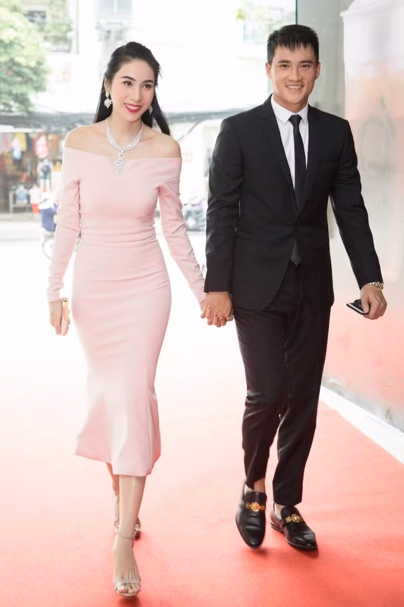 “Cặp đôi tuổi Sửu” Công Vinh – Thủy Tiên hạnh phúc viên mãn sau 10 kết hôn ảnh 6