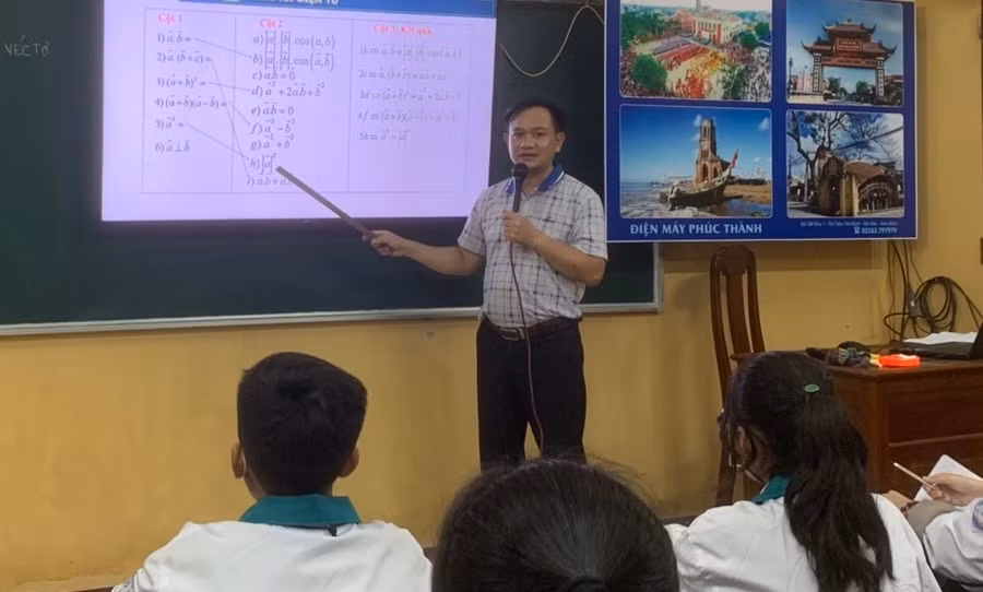 Ứng dụng công nghệ số ở giờ học Toán ở Trường THPT C Hải Hậu, tỉnh Nam Định. Ảnh: TG