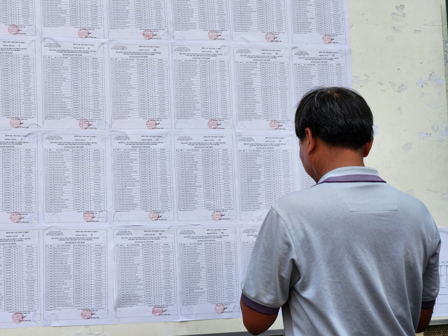 Được biết, năm nay, tại điểm thi Trường THCS Bàn Cờ (Quận 3, TPHCM), có 23 phòng thi gồm 552 thí sinh. Được biết, năm nay, tại điểm thi Trường THCS Bàn Cờ (Quận 3, TPHCM), có 23 phòng thi gồm 552 thí sinh.